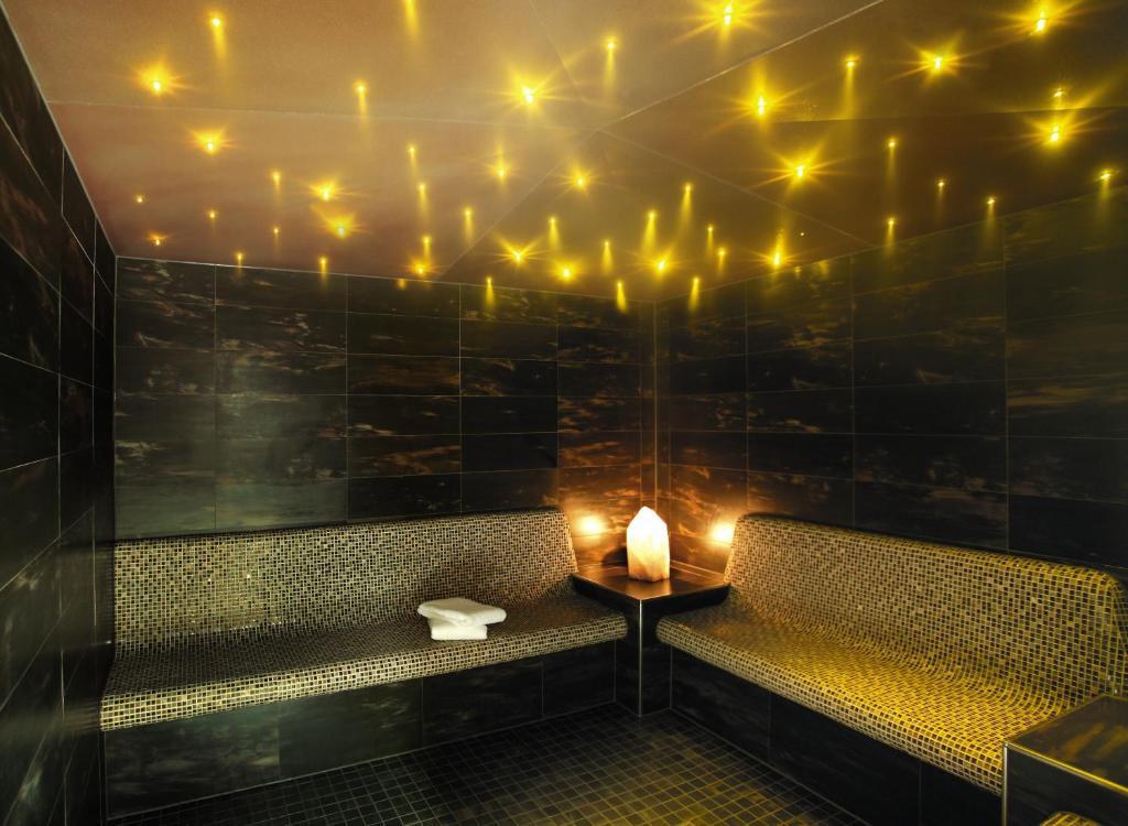 Hotel Gratschwirt Dobbiaco Ngoại thất bức ảnh